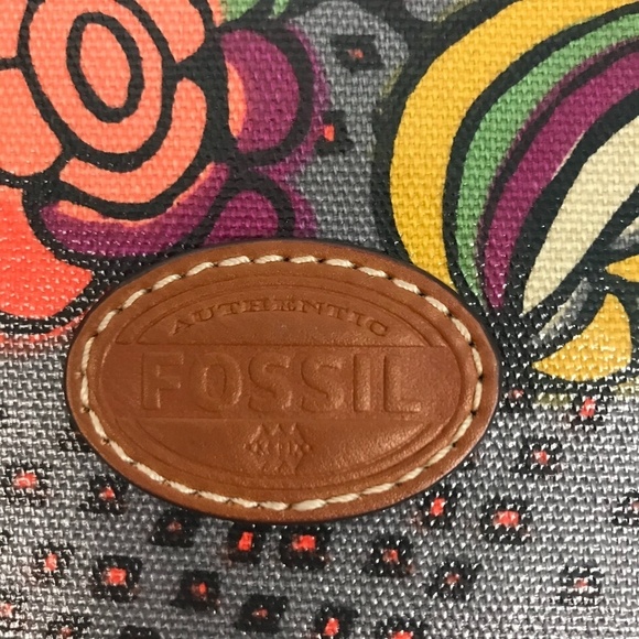 Fossil Vibrant Graphics Floral Wristlet - Picture 5 of 7